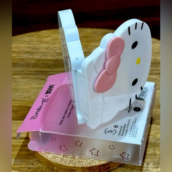 The Crème Shop Hello Kitty On The Go Compact Makeup Dual-Side & HD Mirror - Picture 12 of 14